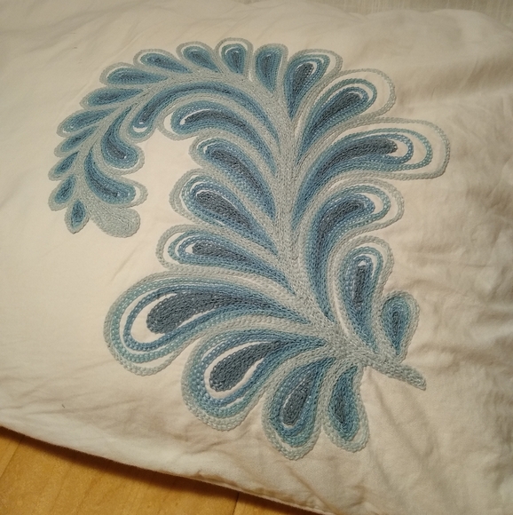 Set of 2 Blue Feather Embroidered Pillow Cases 💙 🪶 - Picture 3 of 8